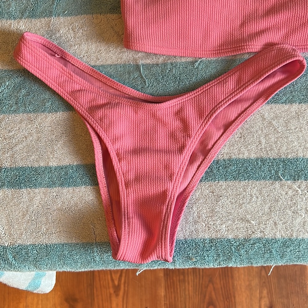 Matching bathing suit set - Picture 2 of 5